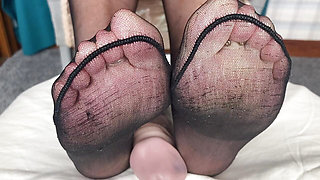 Mrs Mature Feet showing you all her sexy Feet, toes and soles. Video is part of a series showing her feet and toes. Part 3