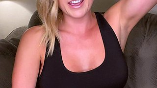 Hot amateur blonde pregnant toying her pussy solo