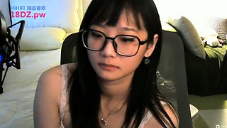 Pissing masturbating babe solo toy play