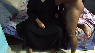 Muslim Sexy Mother-in-law Wearing Burqa and Hijab in Saudi Arabia Left by Son-in-law on the Bed While the Wife Was Not at Home