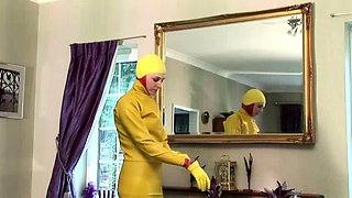 Amateur CDin latex dildoing