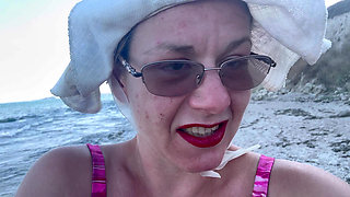 Pissing, fucking and squirting on the beach
