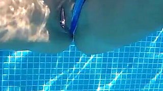 Mit Neuem Badeanzug Im Pool