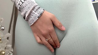 This Sexy Girl Shows off Her Camel Hoof Pussy in Tight Pants
