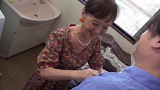 She Is Still Active! Grandma Who Would Eat up Her Own Descendants Vol. 4-3