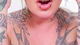 Alexxa Vice Gets Her Asshole Stretched Good