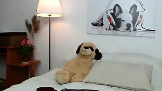 Cute amateur webcam teen girl toying pussy on webcam