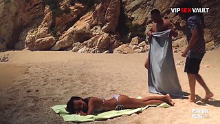 Ebony beauty Noe Milk is getting her pussy fucked on the beach