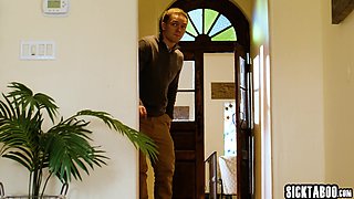 Guy jerking off on hottie Lauren Phillips