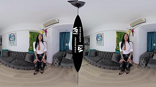 Leather And Lust Mistress Kennya's Smoking Seduction