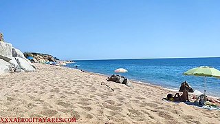 Cremita Y Paja En Playa Nudista