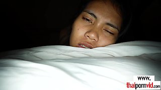 Amateurs Thai mommy satisfying a farang