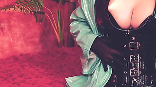 Hot MILF in Latex Catsuit, Sexy Stockings and Fetish Pvc!