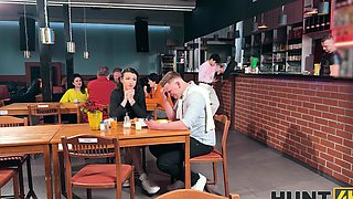 Couple fucks on the toilet, no clothes, just a quick session