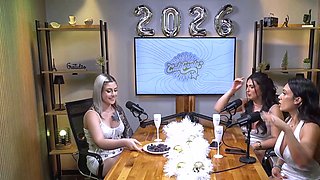 Big-pussy blonde opens up and reveals sexual goals on