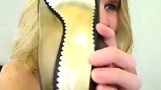 Mature Camgirl Fucks Herself with Heels - MrBrain88