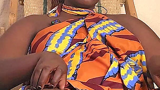 Big Ass Kenyan Girl Washes Her Hairy Tight Pussy Ends up Masturbating 4K
