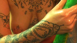 Insatiable Lola Takes 19 Inch Alien Monster