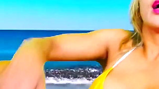 Hot Colombian Shows You Her Ass on the Beach