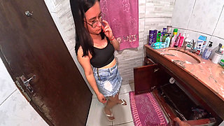 Housewife Without Underwear Seduces Plumber While He's Fixing the Sink