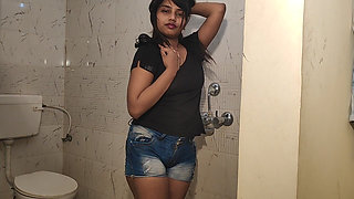 Gorgeous Alia Advani’s Sensual Solo Shower Show