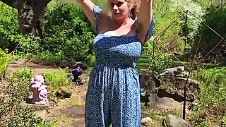 MOMMY Shares some BIG TIT ONLYFAN Content