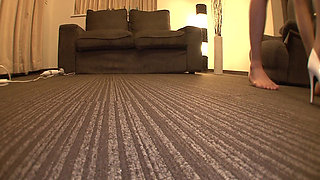 Tall Rq Beauty with Striking Curves and Shiny Legs Loses Control in an Intense and Sensual Session