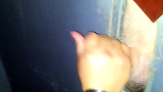 Svenska Hustruns Glory Hole Handjob