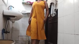 Desi Aunty Mona Fingering Her Big Nipples & Pussy in Bathroom Homemade Sex Video