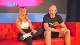 Blondes Big Ass Deepthroats Soccer Stars 24cm Cock in Public