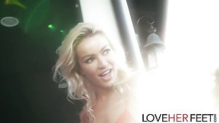 Watch easy-on-the-eyes Cherry Kiss and Blake Blossom's dirt