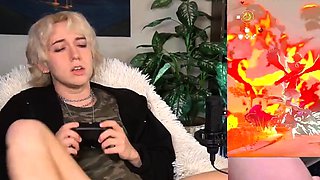 Hot amateur blonde pregnant toying her pussy solo