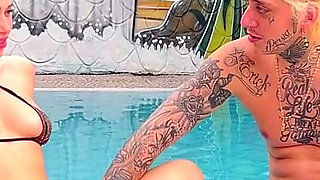 Colombian with Natural Tits Likes to Fuck by the Pool and Feel How a Thick Cock Enters Her Tight Pussy