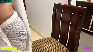 Bhabhi Jaan Ke saath Masti Mein Jo maja hain wo kahi nai hain...