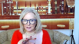 Big boob brunette masturbates on webcam