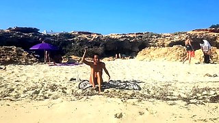 Sexy Couple's Public Beach Adventure