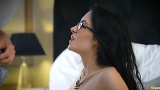 Anna De Ville gives amazing head and creampied
