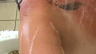 Awesome Big Boobs Blonde Masturbates In The Shower