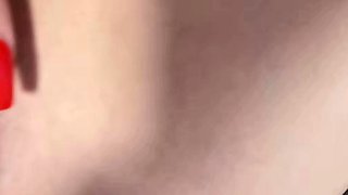 Masturbating solo babe loves her toys