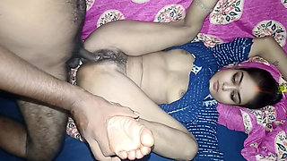 Invited the girl from my village for the honeymoon at night and had sex by inserting the penis.