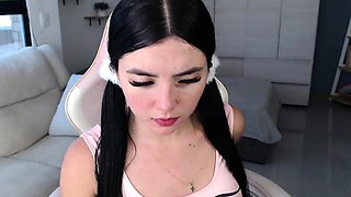 Brunette Solo Webcam Masturbation