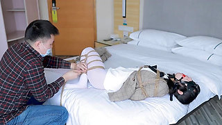 Hui09 - a White-stockinged Jk Girl Is Bound to the Bed with Ropes.