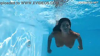 xxxwater, underwater gals, underwatershow, pool ladies