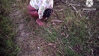 Desi Gaon Ki Bhabhi Bathroom Karne Gaya Hai