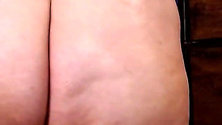 Shaking Oiled Ass Jiggly Thighs