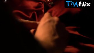 Elisha Cuthbert Bosoms Episode in He Was A Silent Guy