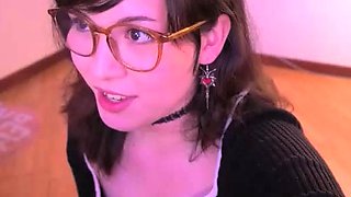 Amateur preggo hoe toys her pussy close up in fetish solo