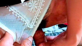 pertama kali creampie dengan bibi cantik membuatku mencintai