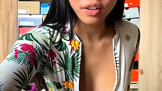MichelleFromChina Gtes Fucked During Livestream Onlyfans