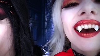 Egilea ASMR - Vampire Sisters Kiss You